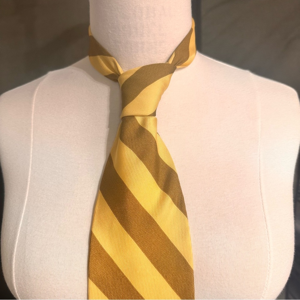 Izod Vintage Men’s Tie Silk Striped Necktie Brown Office Carrier